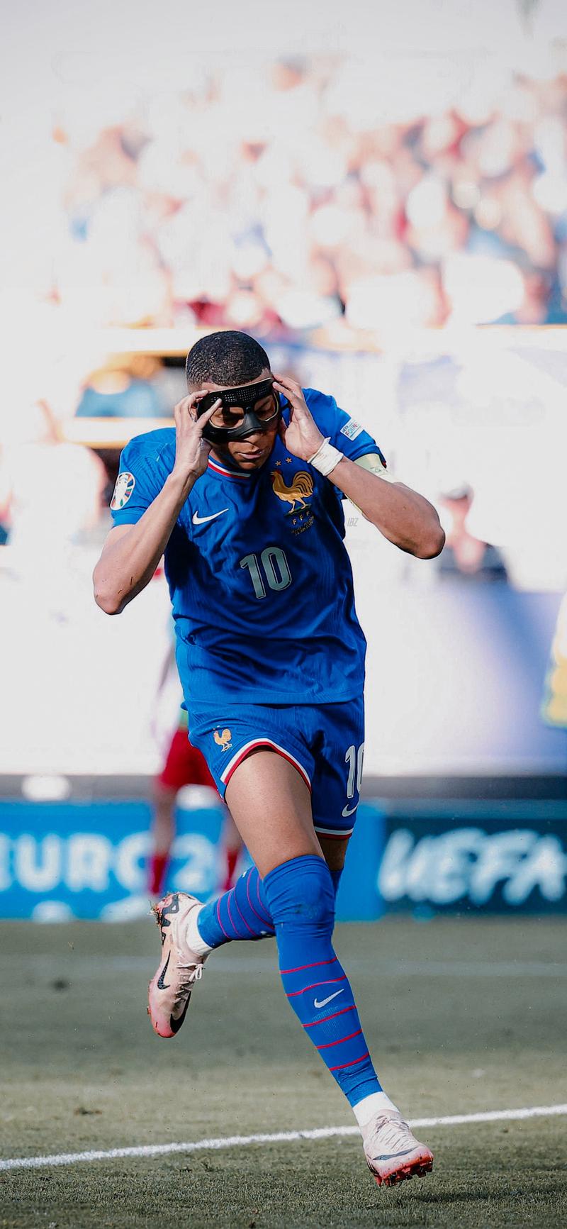 AI导盲眼镜与导盲狗亮相残特奥会，广东盲人门球队获科技助力（AI导盲眼镜与导盲犬同台亮相残特奥会，科技赋能广东盲人门球队）