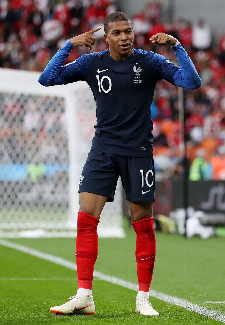 霍伊伦：我想进球，但我是团队型球员，球队获胜最重要（霍伊伦：想进球，但更看重团队，赢球最关键）