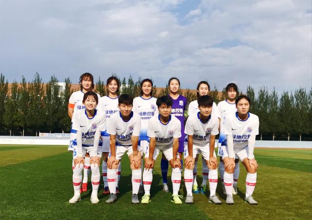 罗马因密集赛程和阵容缺人面临严峻挑战，加斯佩里尼需在压力下维持竞争力。（赛程密集又减员，罗马承压前行，加斯佩里尼力保竞争力）