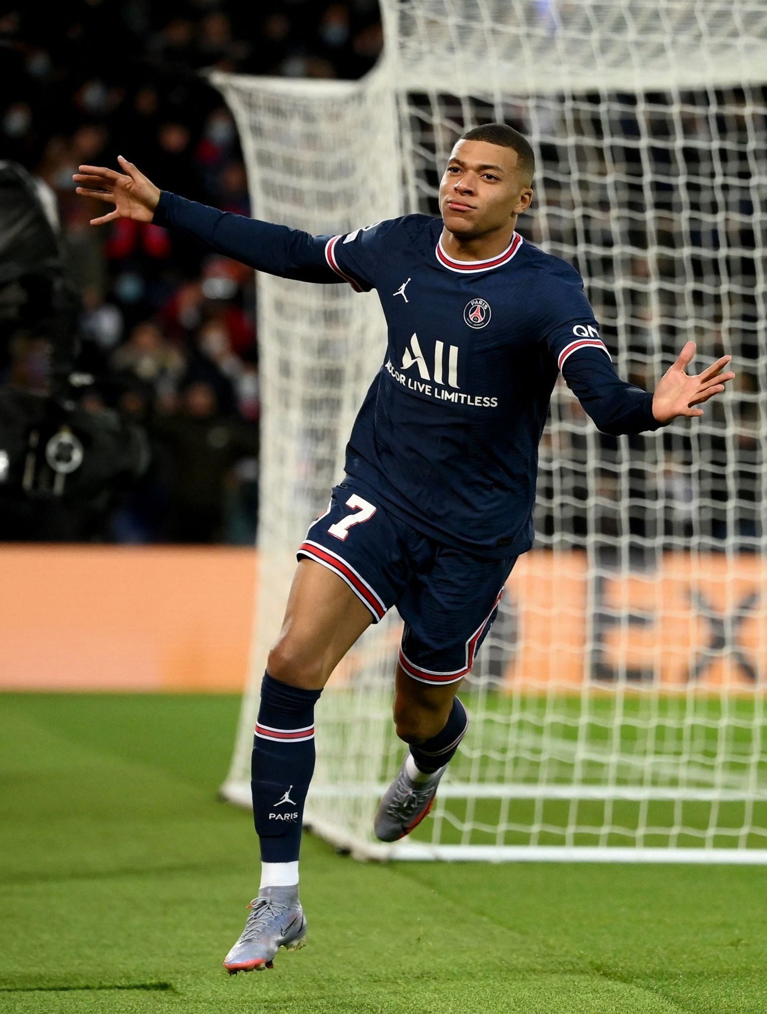 意媒：菲尔克鲁格被推荐给米兰和罗马，但两家俱乐部兴趣不大（意媒：菲尔克鲁格被推荐至米兰与罗马，两队反应冷淡）