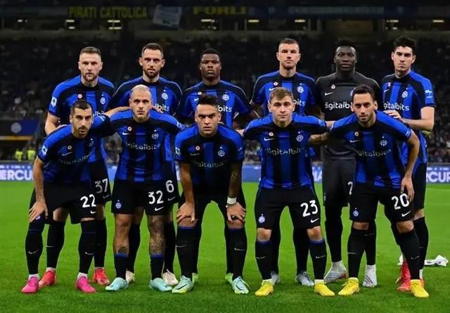 雷迪克：斯玛特防守端的拼劲和投入度做到了极致（雷迪克：斯玛特在防守端的拼劲与投入达到了顶峰）