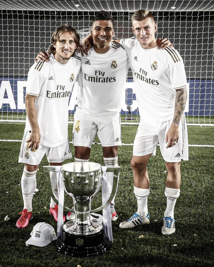 足球报：多支中超球队巨额欠税，以亿元为单位拖欠税款（足球报：多家中超俱乐部拖欠税款，规模以亿元计）