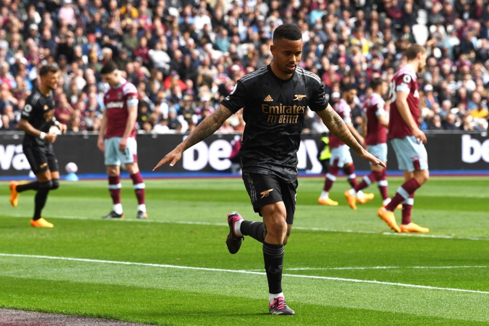 北京国安足协杯夺冠，法比奥荣膺金靴，球员拼尽全力，彰显拼搏精神。（北京国安问鼎足协杯，法比奥夺金靴，众将拼尽全力诠释拼搏精神）