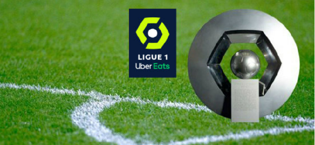 胡尔克完成职业生涯500球里程碑，球迷打出巨型TIFO致敬（胡尔克生涯500球达成，球迷以巨幅TIFO致敬）