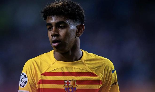 梅西21米巨型雕像已在印度完工，待周六由本人亲自揭幕（印度21米高梅西雕像落成，周六将由梅西亲自揭幕）