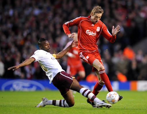 VAR准确地因姆巴佩的手球取消了皇马的一个进球（VAR确认姆巴佩手球，皇马进球被判无效）