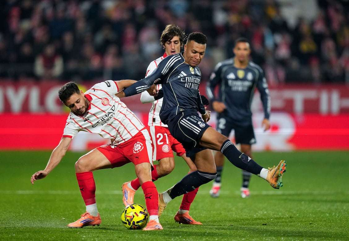 邮报：明年世界杯上下半场中段设强制补水时间，每次三分钟（邮报：明年世界杯每半场中段将设3分钟强制饮水暂停）