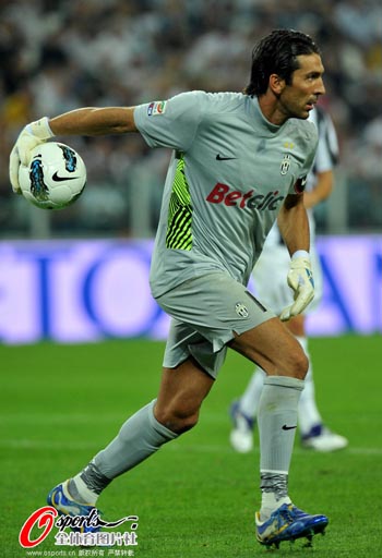 巴黎圣日耳曼姆巴佩连续两场进球（姆巴佩为巴黎圣日耳曼连场破门）