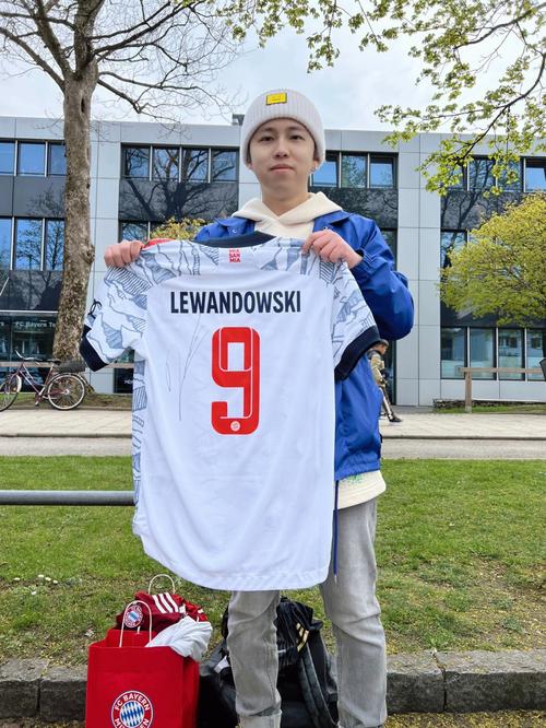 罗马诺：如果阿拉巴明年夏天离队，皇马会密切关注科纳特的情况（罗马诺：阿拉巴若明夏离队，皇马将紧盯科纳特动向）