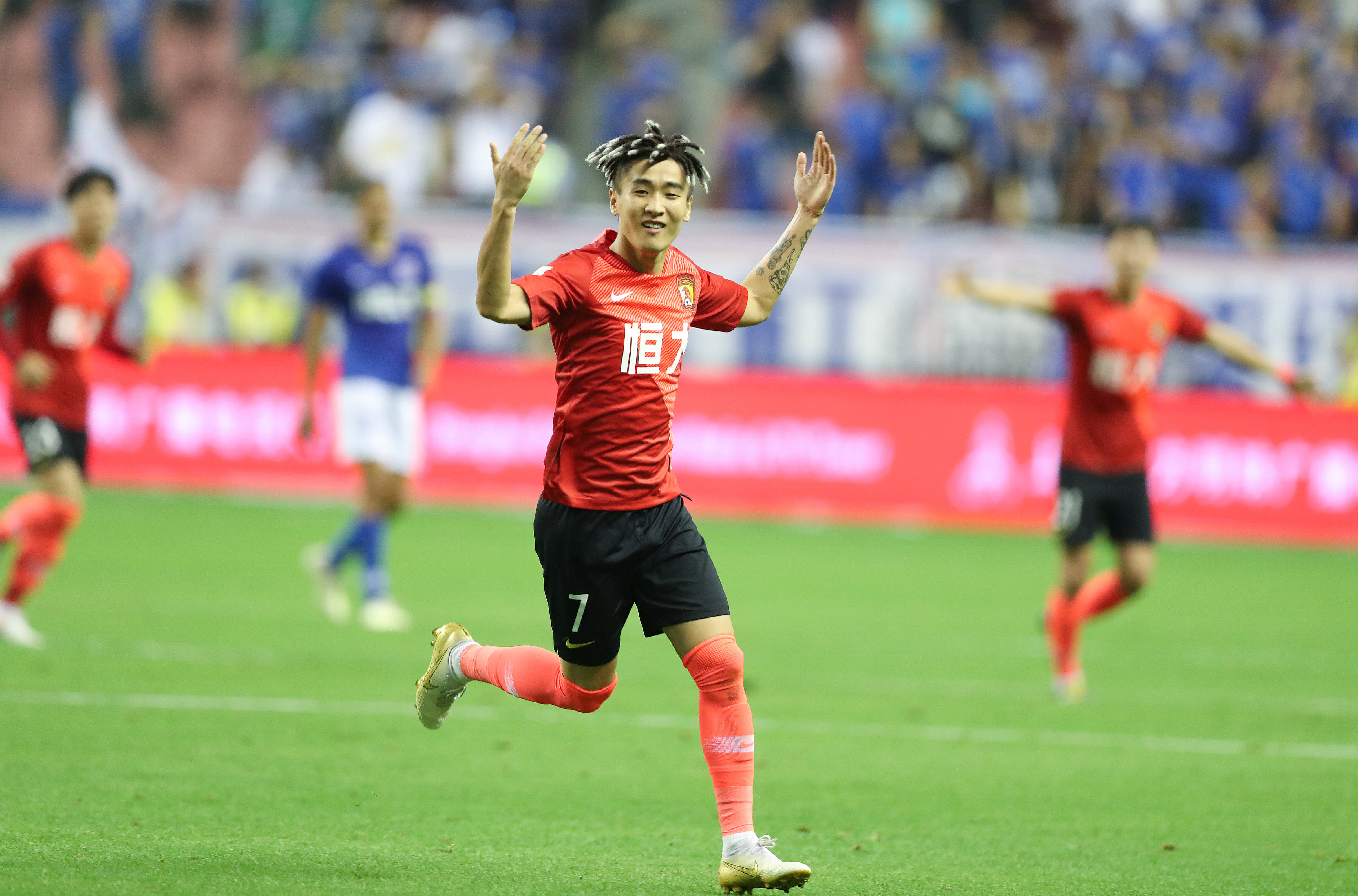 大卫路易斯：在切尔西我和孔蒂经常争吵，后来他曾邀我去那不勒斯（大卫路易斯：在切尔西常与孔蒂争执，随后他曾邀我赴那不勒斯）