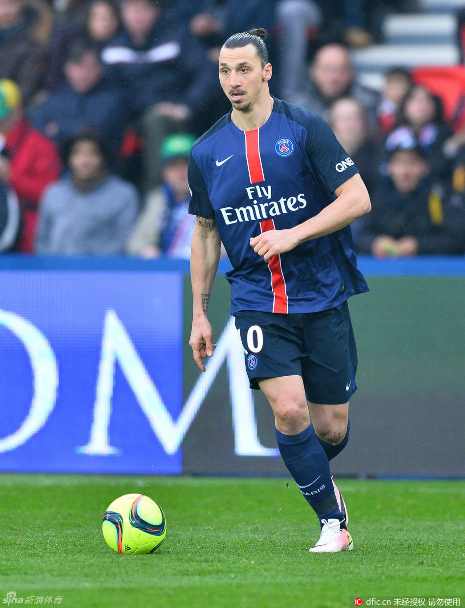 半场：勒沃库森5-0海登海姆，希克闪击+双响，霍夫曼建功（半场战报：勒沃库森5-0领先海登海姆，希克开场破门梅开二度，霍夫曼也进球）