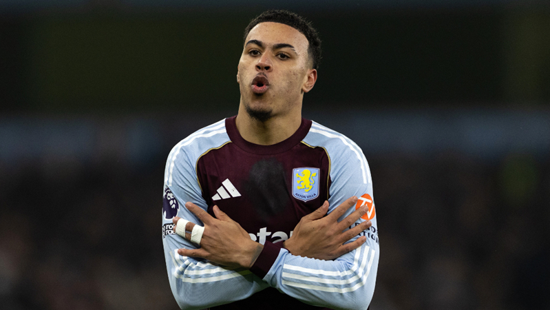 C罗2026世界杯将推出金色签名球鞋，致敬经典Mercurial设计（C罗将在2026世界杯发布金色签名战靴，致敬经典Mercurial设计）