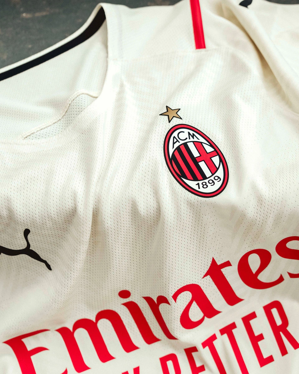 欧冠之夜法国海外球员表现：萨利巴尝试后腰，乌帕决定性（欧冠之夜法国留洋球员亮点：萨利巴客串后腰，乌帕梅卡诺发挥决定性作用）