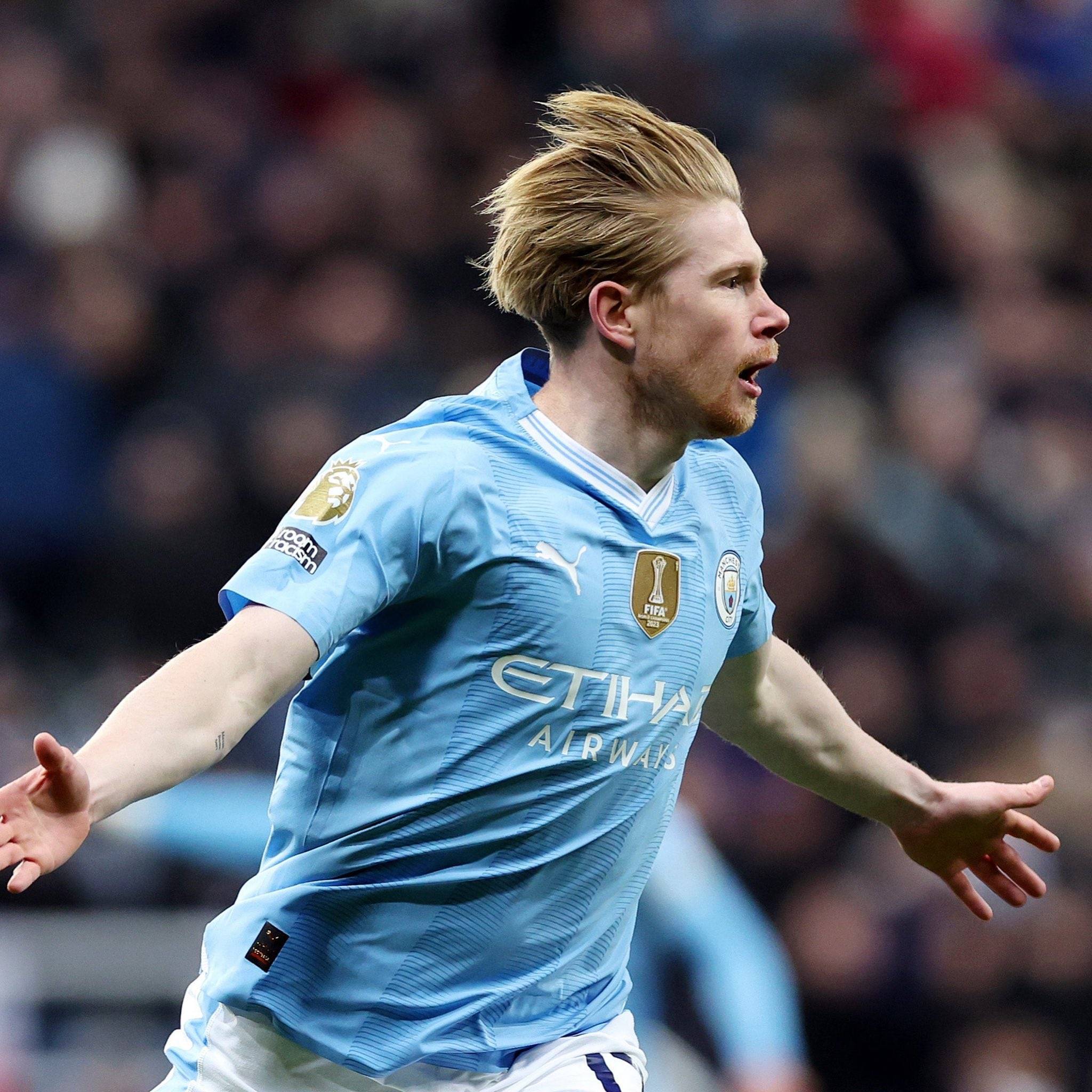 阿奇姆彭本赛季已打入15球，追平河南队单赛季进球纪录（阿奇姆彭本季斩获15球，追平河南队单季进球纪录）